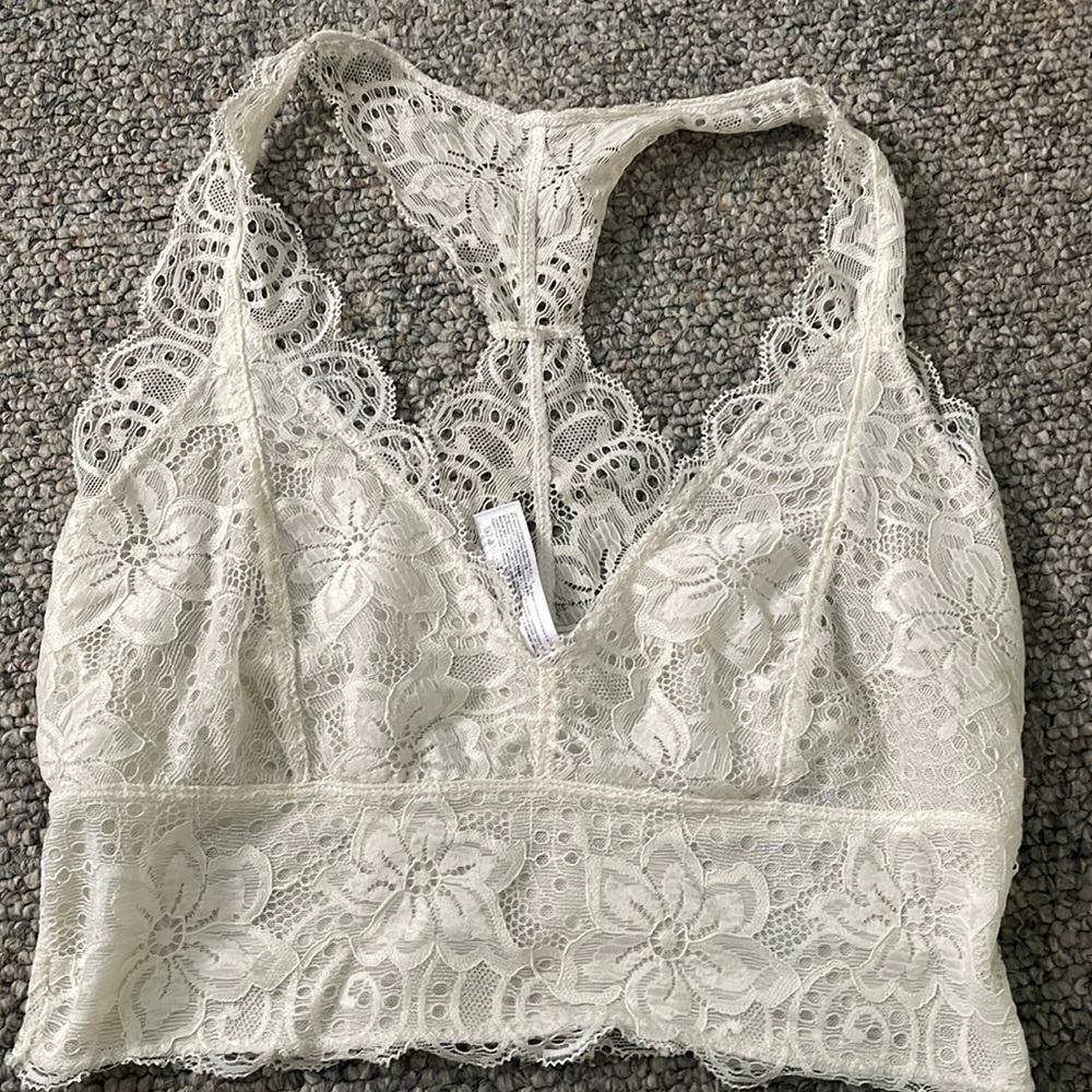 Bralette never worn, too small for me.
